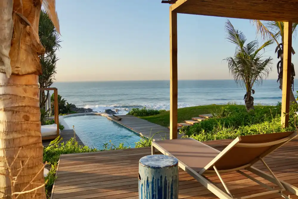 sala_pool_view_room_2_patio-web
